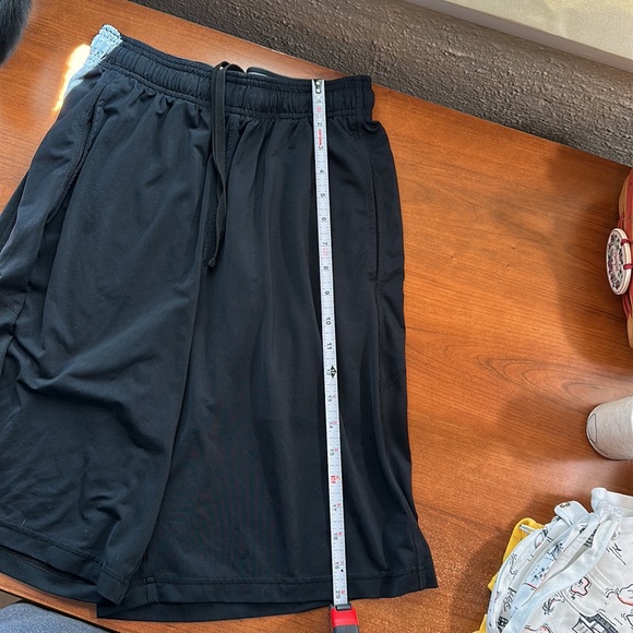 UNDER ARMOUR Black Heatgear unlined shorts - Picture 14 of 15